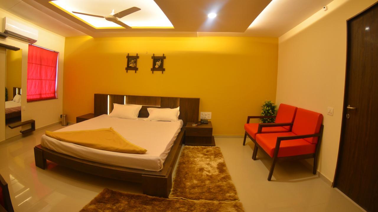 Hotel Barcelona Exotica Ahmadabad Zewnętrze zdjęcie
