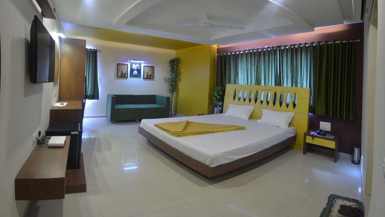 Hotel Barcelona Exotica Ahmadabad Zewnętrze zdjęcie