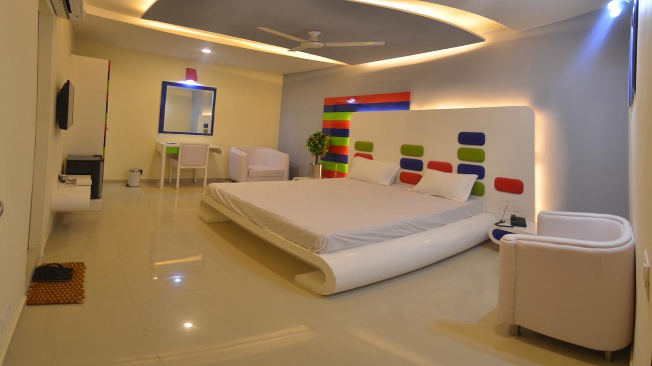 Hotel Barcelona Exotica Ahmadabad Zewnętrze zdjęcie