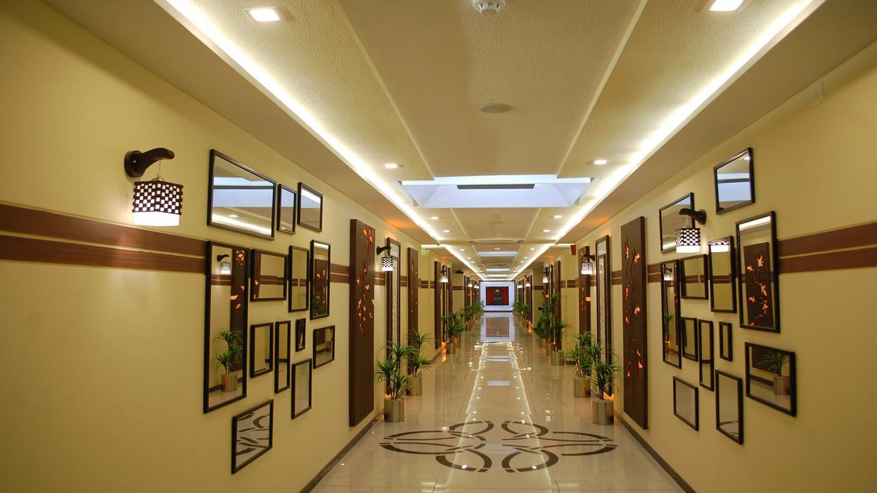Hotel Barcelona Exotica Ahmadabad Zewnętrze zdjęcie