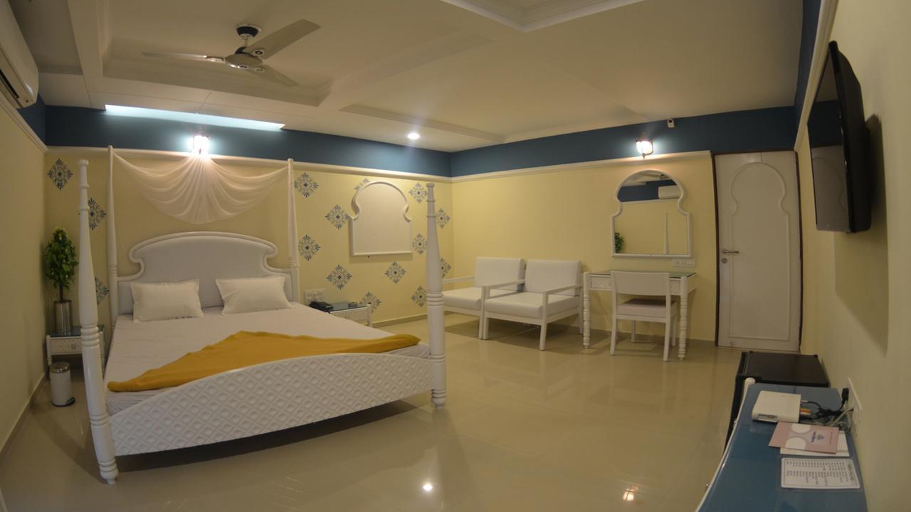 Hotel Barcelona Exotica Ahmadabad Zewnętrze zdjęcie